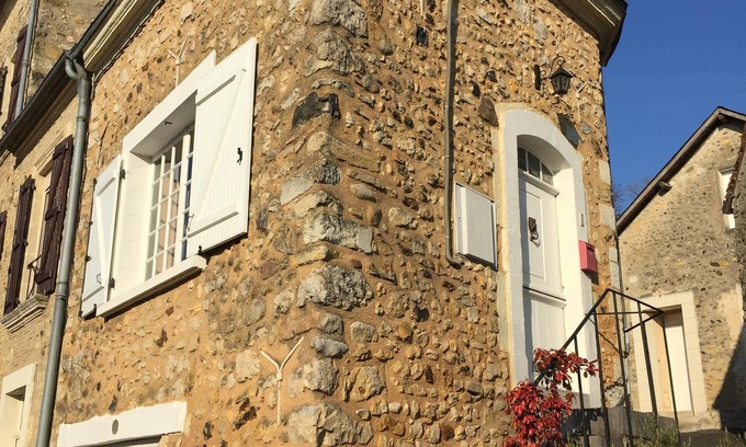 Avoise Cottage | Highly Rated, charming 14th century Toll House close to Solesmes and Sable