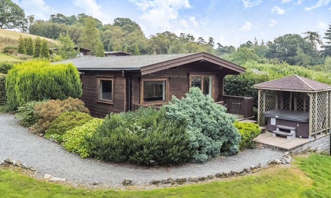 Rhayader Cottage | HILLSIDE VIEW, pet friendly, with hot tub in Rhayader