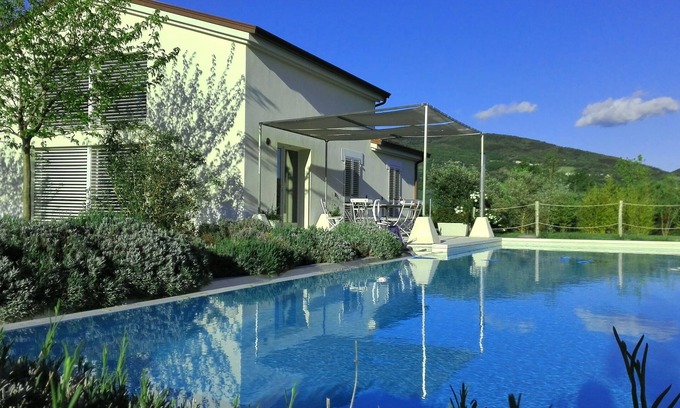 Sassoferrato Villa | Hillside Villa with Swimming Pool and Jacuzzi - Frasassi Caves