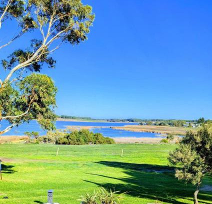 Alexandrina House | Hilltop Riverview Retreat