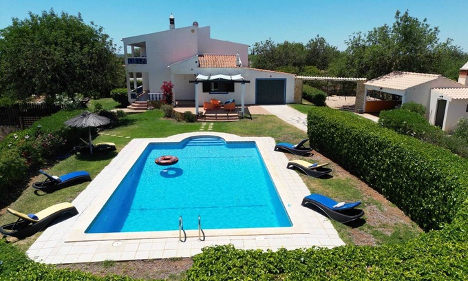 Monte Raposo Villa | HILLTOP VILLA - PRIVATE LARGE POOL & STUNNING VIEWS & GREAT LOCATION & FREE WIFI