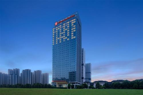 Hongshan Hotel | Hilton Garden Inn Wuhan Optics Valley