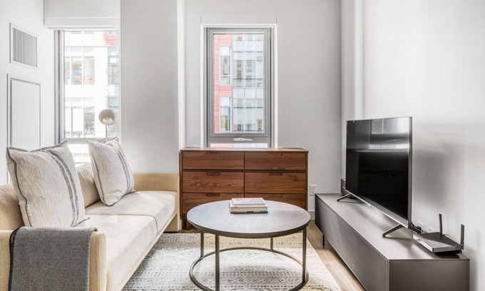 MIT Apartment | Hip Kendall Square Studio w/W/D, Gym & Concierge near MIT, by Blueground