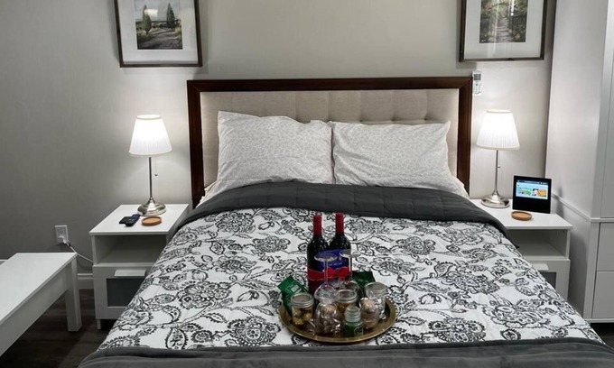 Mira Mesa Apartment | Hip studio, friendly neighborhood 20 mins downtown