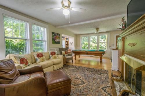 Hendersonville House | Historic 4BR Colonial with Pool Table and Fire Pit