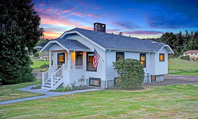 Camano Island House | Historic Camano Island Farmhouse - Fully Restored