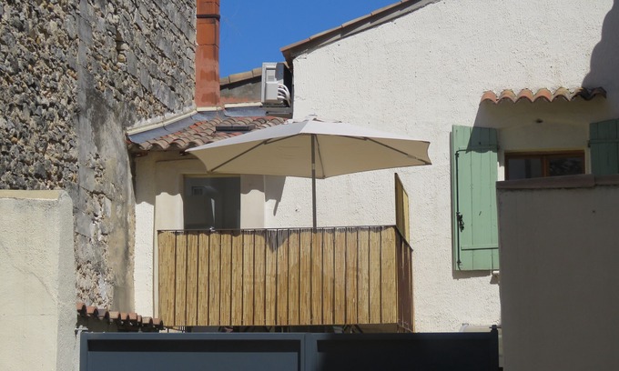 Saint-Gilles Apartment | Historic center apartment with terrace at the door of the Camargue