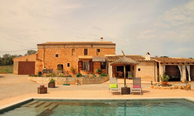 Santa Margalida House | Historic finca with modern comfort and panoramic views, pool, calm nature, WiFi