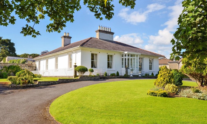 Claddagh House | Historic Galway City House, Space and Privacy, Sleeps up to 6. Central Location.