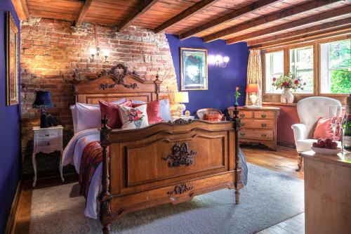 Honley House | Historic Hidden Gem-10mins walk to Holmfirth, Log Burner,Easy Parking