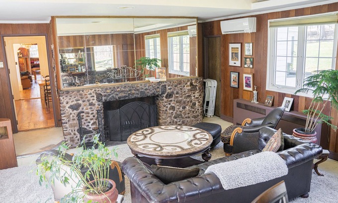 New Paltz House | Historic Home of Heavyweight Champion