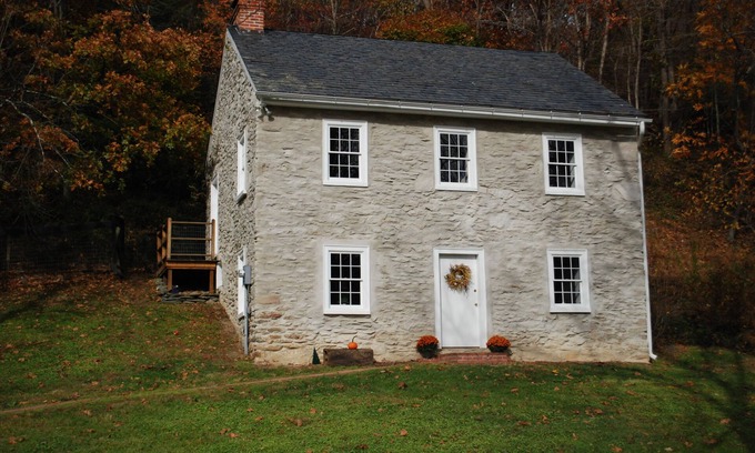 Delta House | Historic Ox Bow House c.1800 - Waterfront