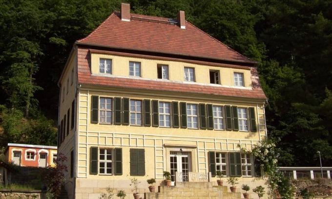 Stadt Wehlen Apartment | Historical Villa, exlusive Ambience, firsthand at the River Elbe, nature