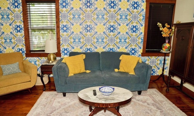 Riverside House | HistoricHotspot! walk to bars, resturaunts, shops. GREAT NIGHTLIFE! Pet Friendly