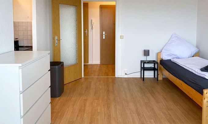 Zwickau Apartment | HÖ01 large apartment with dryer and washing machine