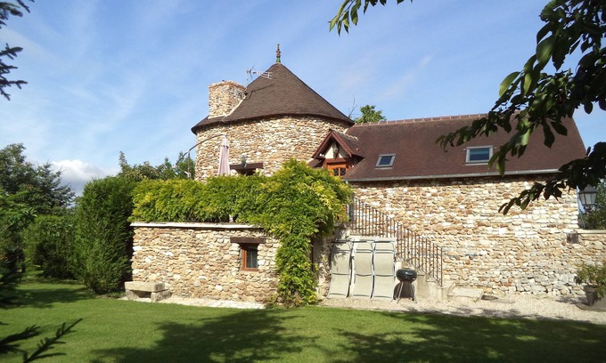 Saint-Etienne-sous-Bailleul House | Holiday home " la tour 2 étoiles "Normandie