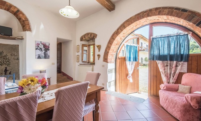 Castiglion Fibocchi Other | Holiday Apartment 'Trilocale Carlotta' with Pool, Garden & Wi-Fi