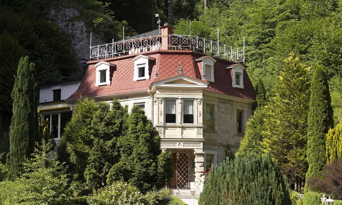 Bad Urach Apartment | Holiday Apartment 'Nachtigall' with Mountain View