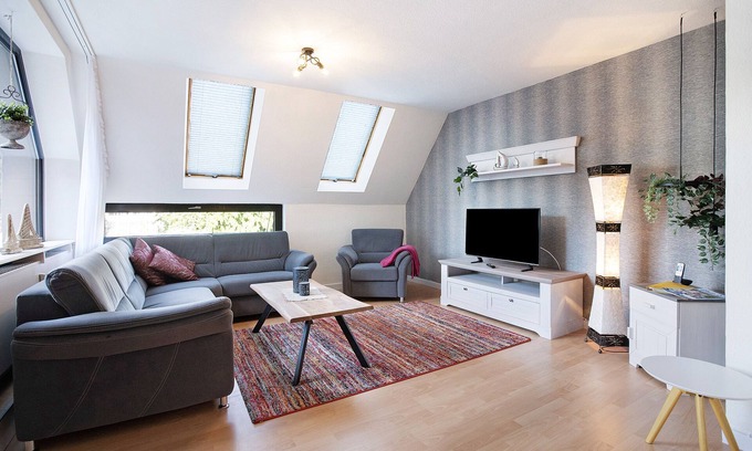 Bad Zwischenahn Apartment | Holiday Apartment "Maja Am Yachthafen" with Sea View, Balcony & Wi-Fi