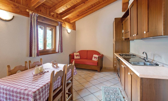 Arvier Apartment | Holiday Apartment "Maison Godioz - 6" with Mountain View & Wi-Fi