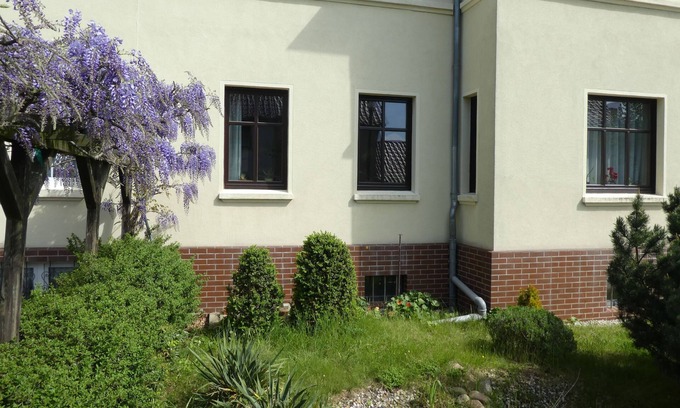 Dessau-Rosslau Apartment | Holiday apartment - forest path