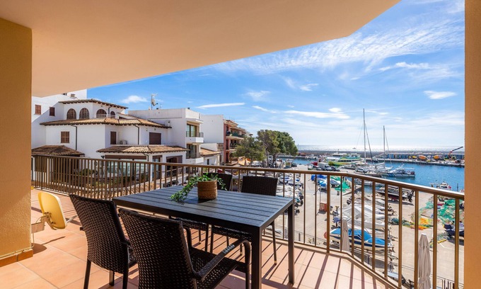 Es Pelats Apartment | Holiday Apartment 'Es Port' close to the Beach with Sea View, Terrace & Wi-Fi