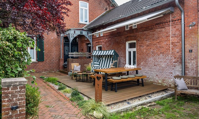 Sandstedt Apartment | Holiday Apartment 'Flut' with Shared Garden