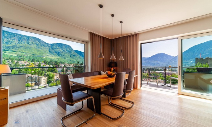Merano Apartment | Holiday Apartment "Levita Living Anima" with Mountain View and Two Sunny Balconies