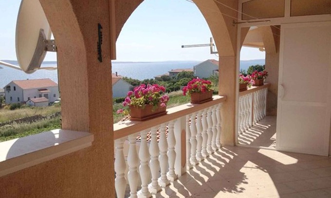 Rtina Apartment | Holiday apartment mit Klimaanlage und Balkon