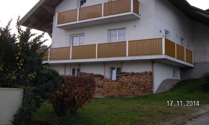 Seeham Apartment | Holiday apartment on Obertrummersee with garden property