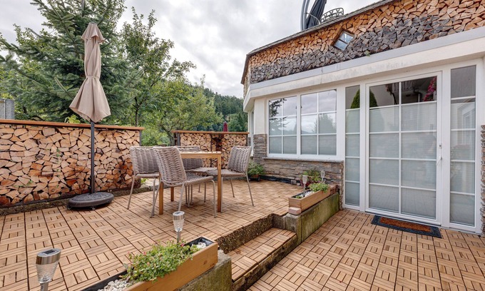 Kirchzarten Apartment | Holiday Apartment 'Vergissmeinnicht' with Mountain View, Shared Garden and Wi-Fi