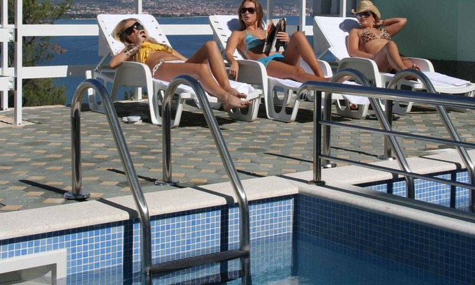 Arbanija Apartment | Holiday apartment with pool and sea view