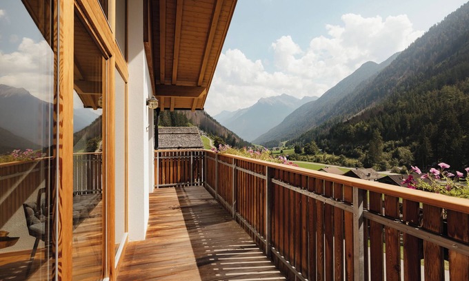 Selva dei Molini Apartment | Holiday Apartment 'Zirm' with Mountain View, Private Terrace and Wi-Fi