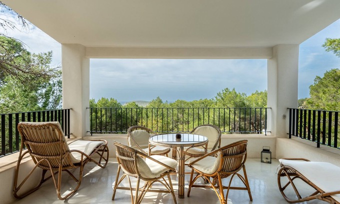 Cala Comte House | Holiday Home "Juliarina" with Sea View, Garden & Wi-Fi