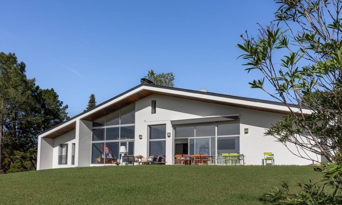 Saint-Martin-de-Seignanx House | Holiday Home 'Espace, Luxe, Calme Et Nature' with Mountain View and Air Conditioning