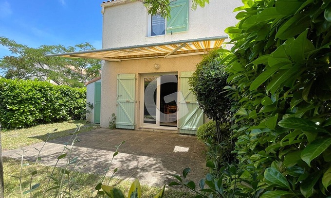 Saint-Vincent-sur-Jard House | Holiday Home for 4/5 in Saint Vincent sur Jard with Pool Access