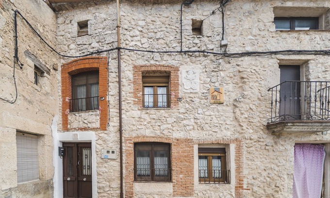 Montemayor de Pililla House | Holiday Home 'El Rincon De La Morena' with Private Pool, Private Terrace and Wi-Fi