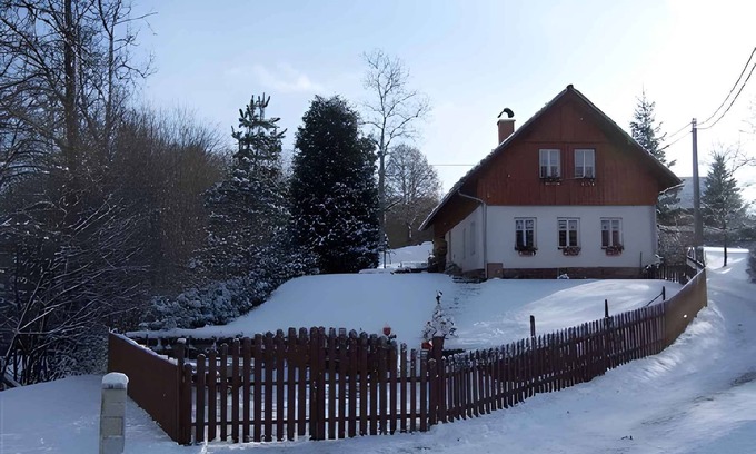 Roztoky u Jilemnice House | Holiday home with outdoor swimming pool