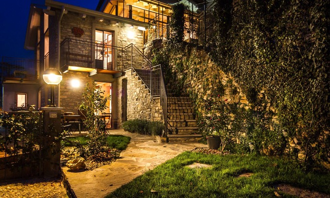 Blevio House | Holiday Home 'Appartamento Panoramico Como' with Lake View, Wi-Fi and Air Conditioning