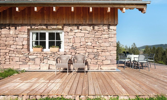 Lauterbach House | Holiday Home 'Backhaus' with Mountain View, Private Terrace and Private Garden