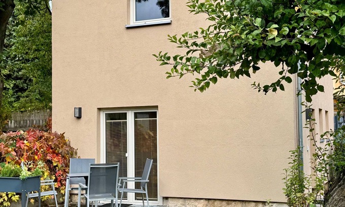 Ehringsdorf House | Holiday Home 'Belvedere-Remise' with Private Terrace, Shared Garden and Wi-Fi