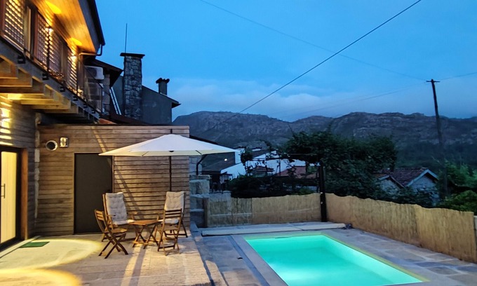 Campo de Gerez House | Holiday Home 'Custódia Grandmother's - 1' with Mountain View, Private Pool and Wi-Fi