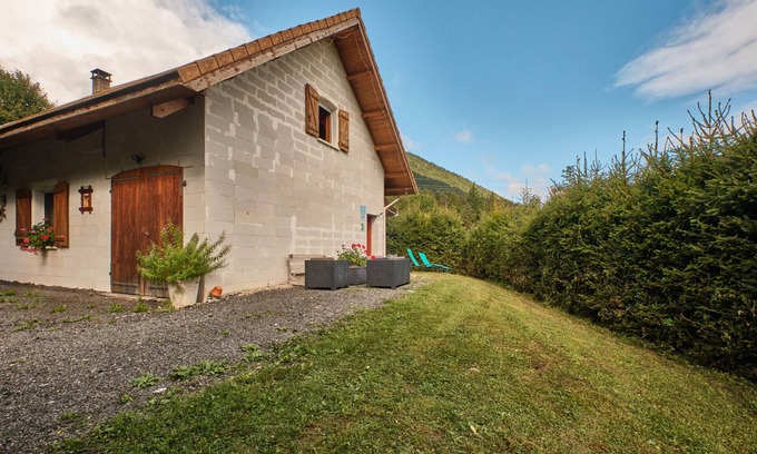 Treminis House | Holiday Home 'Des Granges' with Mountain View, Private Terrace and Wi-Fi