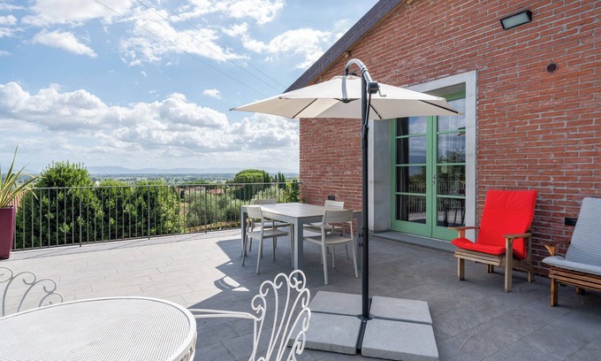 Colle di Compito House | Holiday Home 'Dulù - Luminoso Spazio' with Shared Garden, Balcony and Wi-Fi