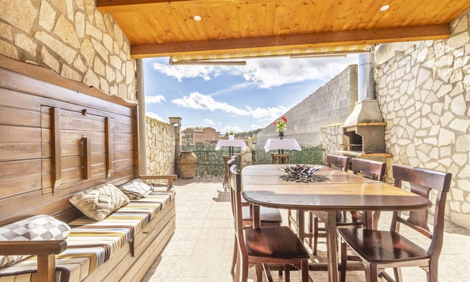 Maials House | Holiday Home 'El Petit Maialenc' with Mountain View and Air Conditioning