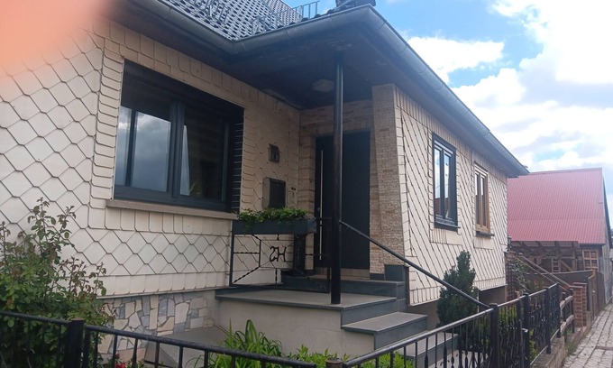 Frankenhain House | Holiday Home 'Fewo Zum Huberts Schweinchen' with Mountain View and Wi-Fi