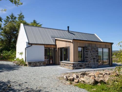 Greshornish House | Holiday Home Finnan's Byre by Interhome