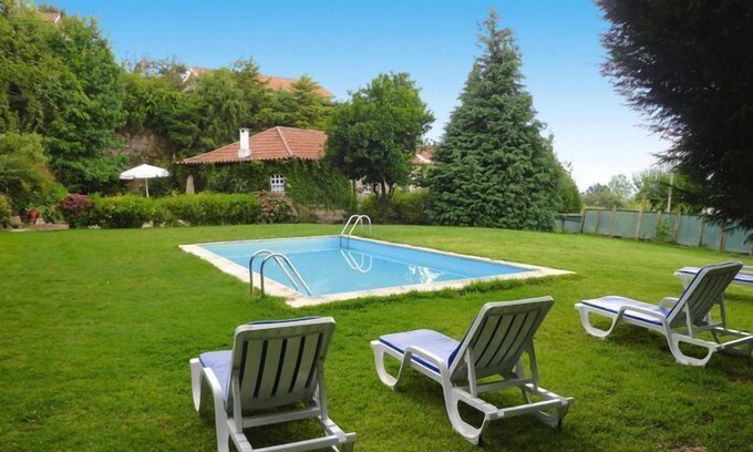 Varzea da Ovelha e Aliviada House | holiday home, Folhada