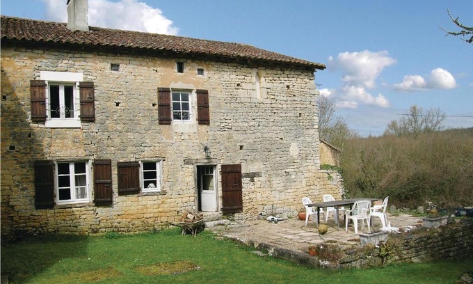 Beaulieu-sur-Sonnette House | Holiday Home Le Coussot