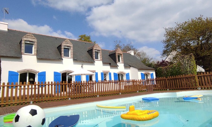La Trinite-sur-Mer House | Holiday Home 'Madig Azul - Maison' with Private Pool, Private Terrace and Wi-Fi